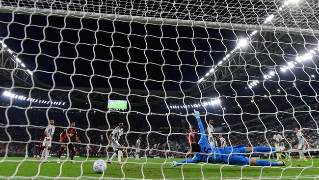 Soccer Football - Serie A - Juventus v AC Milan - Allianz Stadium, Turin, Italy - September 6, 2026 AC Milan's Alphadjo Cisse scores their first goal REUTERS/Daniele Mascolo