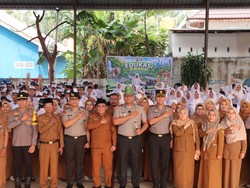 Green Policing Goes to School, Kapolres Kampar Ajak Siswa Tanam Pohon