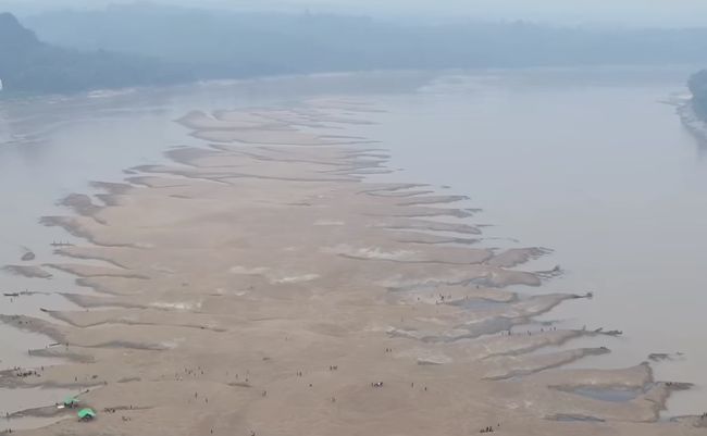 Kekeringan sungai Kapuas. (Ist Instagram atr.drone) Kekeringan sungai Kapuas. (Ist Instagram atr.drone)