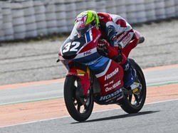 Kiandra Ramadhipa Bawa Pulang 16 Poin dari Valencia, Jadi Rider Terkencang