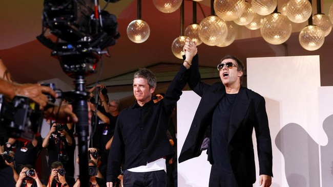 Liam Gallagher and Noel Gallagher pose on the red carpet during arrivals for the screening of the film