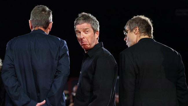 Liam Gallagher and Noel Gallagher pose on the red carpet during arrivals for the screening of the film
