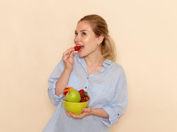 Lapar Sore Hari? Ini 4 Tips Memilih Camilan yang Lebih Seimbang