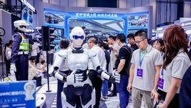 Robot humanoid Mornine buatan AiMOGA, mitra strategis Chery.