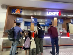 6.707 Orang Pilih Naik Kereta Surabaya-Jakarta Imbas Erupsi Anak Krakatau