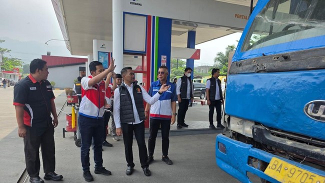 PT Pertamina Patra Niaga terus memperkuat pengawasan penyaluran BBM Subsidi untuk memastikan distribusi berjalan sesuai ketentuan dan tepat sasaran kepada masyarakat yang berhak. Upaya tersebut salah satunya dilakukan melalui inspeksi mendadak (sidak