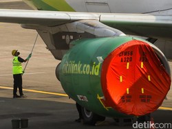 Bandara Soetta Kembali Beroperasi, Runway hingga Apron Dibersihkan dari Debu