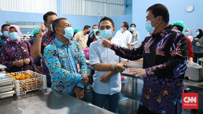 Alasan telanjur memesan bahan baku saat PJJ, sebanyak 316 SPPG di Tangerang mengalihkan MBG ke warga sekitar hingga santri dan penghuni panti.