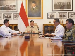 Prabowo Pimpin Ratas Penanganan Karhutla hingga Erupsi Anak Krakatau