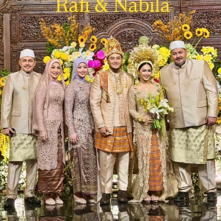 <p>Kabar tersebut dibagikan langsung oleh Annisa dan keluarga melalui beberapa foto dan video yang diunggah di akun Instagram pribadinya. Momen tersebut turut dihadiri keluarga besar dan teman-teman terdekatnya.&nbsp;(Foto: Instagram @djorghisultan)</p>