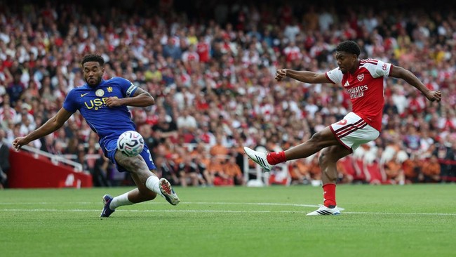 Soccer Football - Premier League - Arsenal v Chelsea - Emirates Stadium, London, Britain - September 6, 2026 Arsenal's Myles Lewis-Skelly shoots at goal Action Images via Reuters/Paul Childs EDITORIAL USE ONLY. NO USE WITH UNAUTHORIZED AUDIO, VIDEO, 