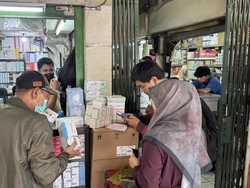 Abu Anak Krakatau Sampai Jakarta, Penjualan Masker di Pasar Pramuka Melonjak