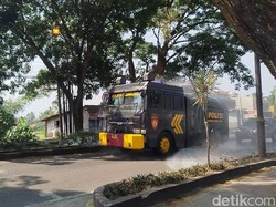 Abu Vulkanik Selimuti Cianjur, Water Canon Dikerahkan