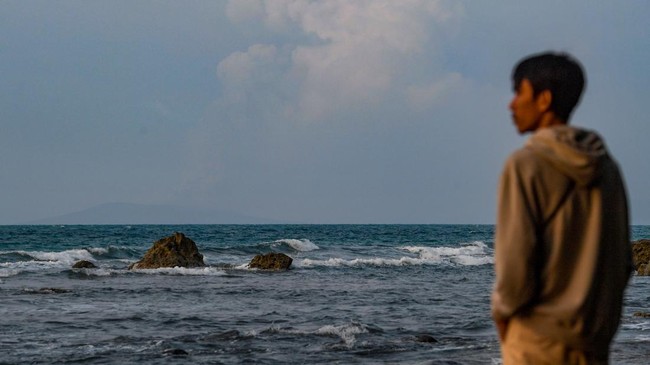 Aktivitas Warga di Pulau Terdekat dari Anak Krakatau Berjalan Normal
