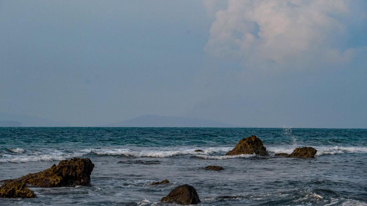 Badan Geologi: Anak Krakatau 8 Kali Erupsi saat Penerbangan Dibuka