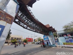 Gapura Puri Anjasmoro Semarang Rusak Disundul Truk Trailer, Pelaku Kabur