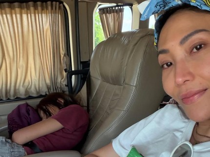 Cerita Ayu Dewi Pulang ke Jakarta dari Bali Lewat Perjalanan Darat saat Bandara Ditutup