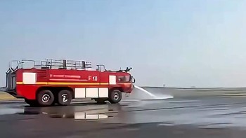 Bandara Soetta Semprot Runway Usai Ditutupi Abu Vulkanik