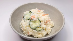 Berbeda dengan salad kentang ala Barat, Japanese potato salad memberikan rasa umami dengan mayones khasnya. Ini dia resepnya yang mudah dipraktikkan.