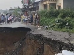 Jalan Utama di STM Hulu Deli Serdang Amblas, Akses Warga Terganggu