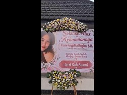 Karangan Bunga Selamat Hamil dari Istri Sah ke Pelakor Hiasi PN Surabaya