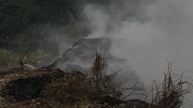 Kebakaran di TPA Galuga Bogor