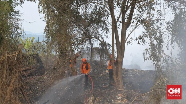Kebakaran di TPA Galuga Bogor