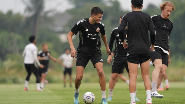 Latihan Persija Jakarta Jelang Melawan Persib Bandung