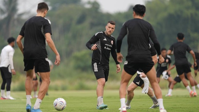 Latihan Persija Jakarta Jelang Melawan Persib Bandung