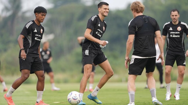 Latihan Persija Jakarta Jelang Melawan Persib Bandung