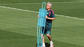 Real Madrid's Portuguese coach Jose Mourinho leads a training session at the Ciudad Real Madrid training ground in Madrid on September 7, 2026 ahead of the UEFA Champions League first round day 1 football match between Real Madrid and Inter Milan. (P