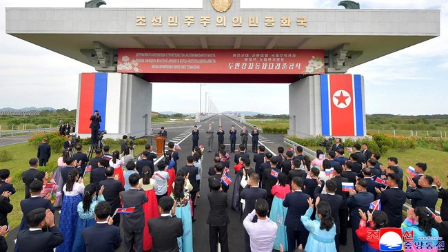 Potret "Jembatan Cinta" Putin dan Kim Jong Un Selesai dan Diresmikan
