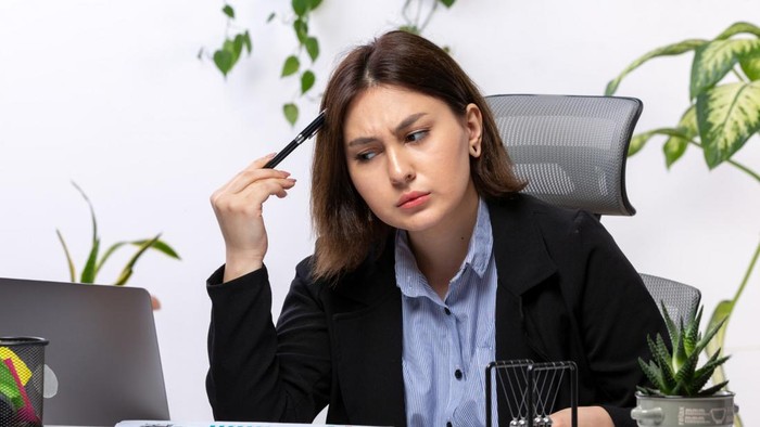 4 Cara Mengenali Orang yang Tidak Mampu Berpikir Kritis dari Ucapan Sehari-hari