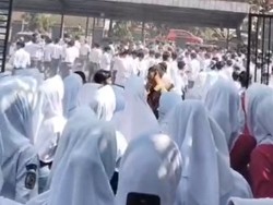 Video Siswa SMA Pamanukan Demo gegara Wakasek Diduga Lecehkan Belasan Siswi