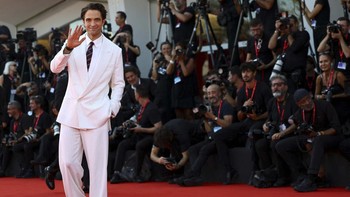 Cast member Robert Pattinson poses on the red carpet during arrivals for the screening of the movie "Primetime" in competition, at the 83rd Venice International Film Festival in Venice, Italy, September 5, 2026. REUTERS/Yves Herman