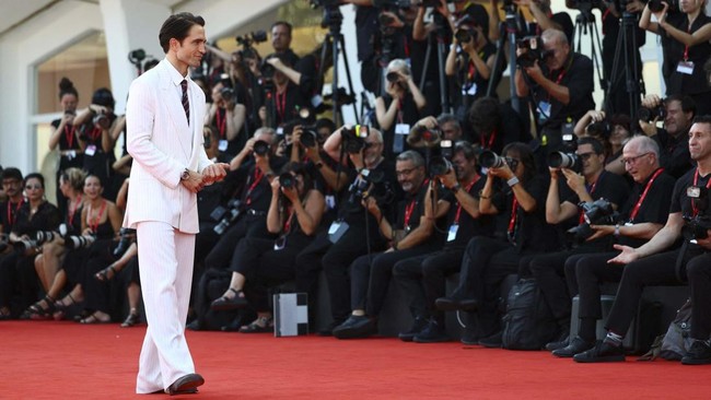 Cast member Robert Pattinson poses on the red carpet during arrivals for the screening of the movie