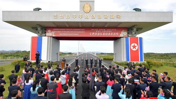 Jembatan Darat Penghubung Rusia-Korut Resmi Beroperasi