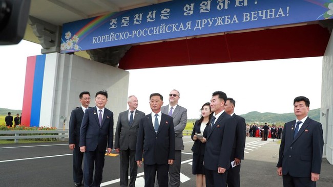 Jembatan Darat Penghubung Rusia-Korut Resmi Beroperasi