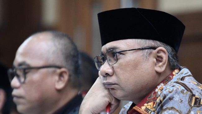 Dua saksi di sidang mengaku tak menyetor dugaan aliran uang terkait kuoata haji ke eks Menag Yaqut. Juga membeberkan soal fee percepatan.