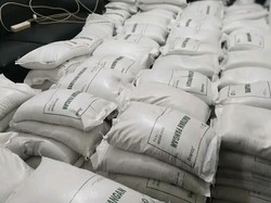 Polisi Temukan 1,98 Ton Beras Bantuan di Rumah Pengepul Cirebon