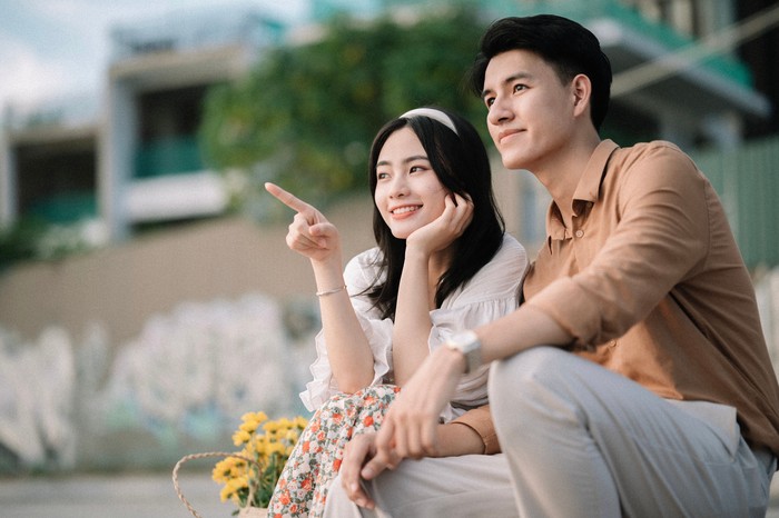 Kosakata seputar cinta bervariasi tergantung pada usia, jenis kelamin, dan latar belakang budaya. Tapi istilah ai (cinta) umumnya menyiratkan komitmen dan sikap tanpa pamrih.
