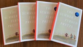 The Summer I Turned Pretty (2009) merupakan salah satu buku yang menjadi fenomena budaya pop global di dunia streaming.