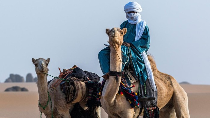 Jubah Biru Suku Tuareg di Gurun Sahara