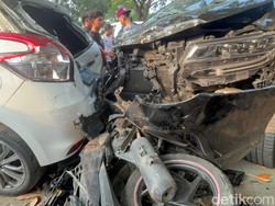 Kronologi Laka Beruntun Alphard Tabrak Motor-Mobil di Surabaya