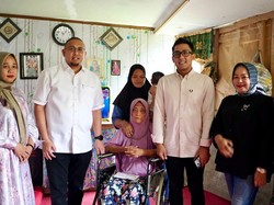 Andre Rosiade Bantu Cleaning Service Lansia yang Kakinya Diamputasi akibat Diabetes