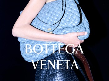 Koleksi Winter 2026 rancangan Trotter menunjukkan karakter berbeda dari busana siap pakai, ditampilkan lekukan yang dirancang cermat dan sentuhan dekoratif yang flamboyan./ Foto: Dok. Bottega Veneta/Chris Rhodes