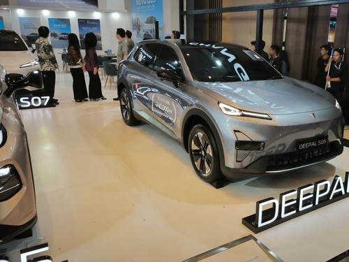 Changan mulai mendistribusikan Nevo Q05 kepada konsumen di Indonesia setelah mencatat surat pemesanan kendaraan (SPK) lebih dari 1.000 unit sejak diperkenalkan di ajang Gaikindo Indonesia International Auto Show (GIIAS) 2026.