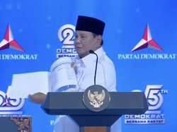 Prabowo Pamer Teks Pidato di HUT Demokrat: Mudah-mudahan Tak Salah Bicara