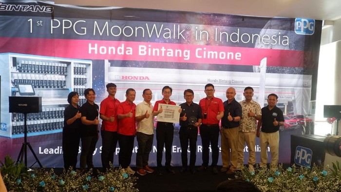PPG gandeng Honda Bintang Cimone hadirkan MoonWalk®, sistem pencampuran cat otomatis pertama di Indonesia untuk tingkatkan akurasi, efisiensi, kualitas layanan.