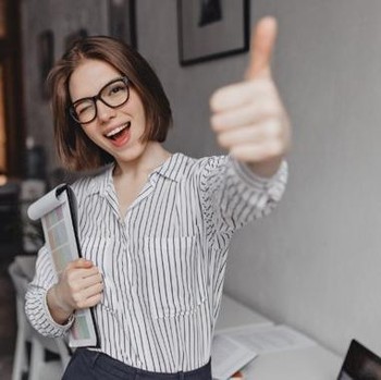 4 Cara Introvert Bisa Bersinar di Kantor Tanpa Banyak Suara